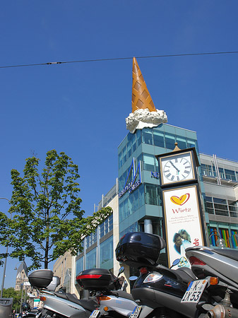 Fotos Neumarkt Galerie mit Mopeds
