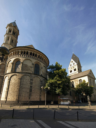 Seitentürme und Westturm der St Aposteln Foto 