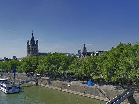 Foto Groß St Martin am Rheinufer - Köln
