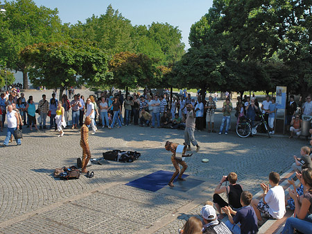 Foto Straßenkünstler auf dem Heinrich-Böll-Platz
