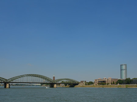 Hohenzollernbrücke reicht ans Kennedyufer