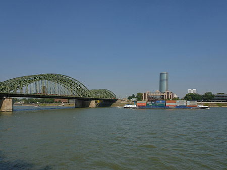 Fotos Hohenzollernbrücke reicht ans Kennedyufer | Köln