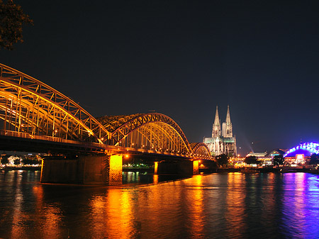 Blick auf musical-dome und Kölner Dom Fotos