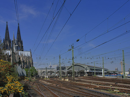Hauptbahnhof neben dem Kölner Dom Foto 
