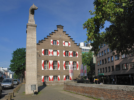Wolfsstatue und Stadtmuseum Foto 