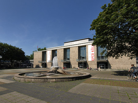 Fotos Oper Köln mit Brunnen